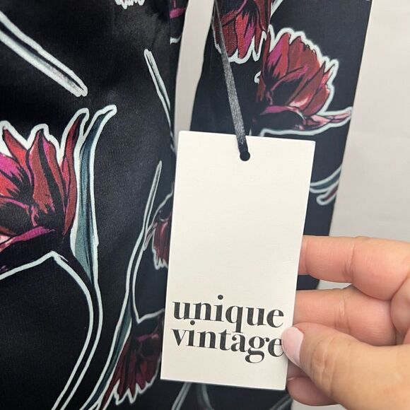 Unique Vintage  Scattered Stem Floral Top - Picture 6 of 12